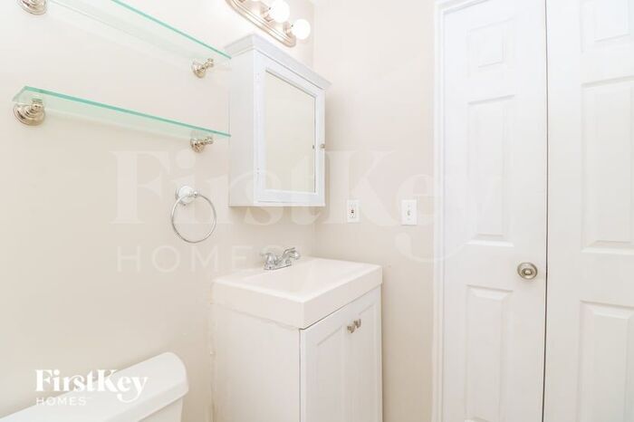 Building Photo - 445 Ridge Dr