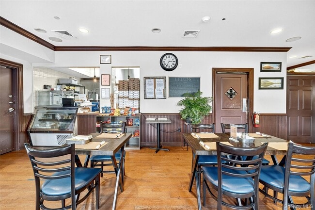 Building Photo - 17 Harbor Pointe Dr