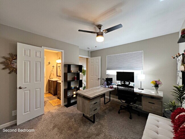 Building Photo - "Charming 2-Bed Townhouse Retreat on East Florida Ave with Spacious 1170 Sq Ft Layout!"