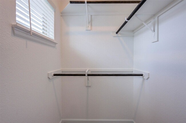 Building Photo - 609 Royal Arch Dr