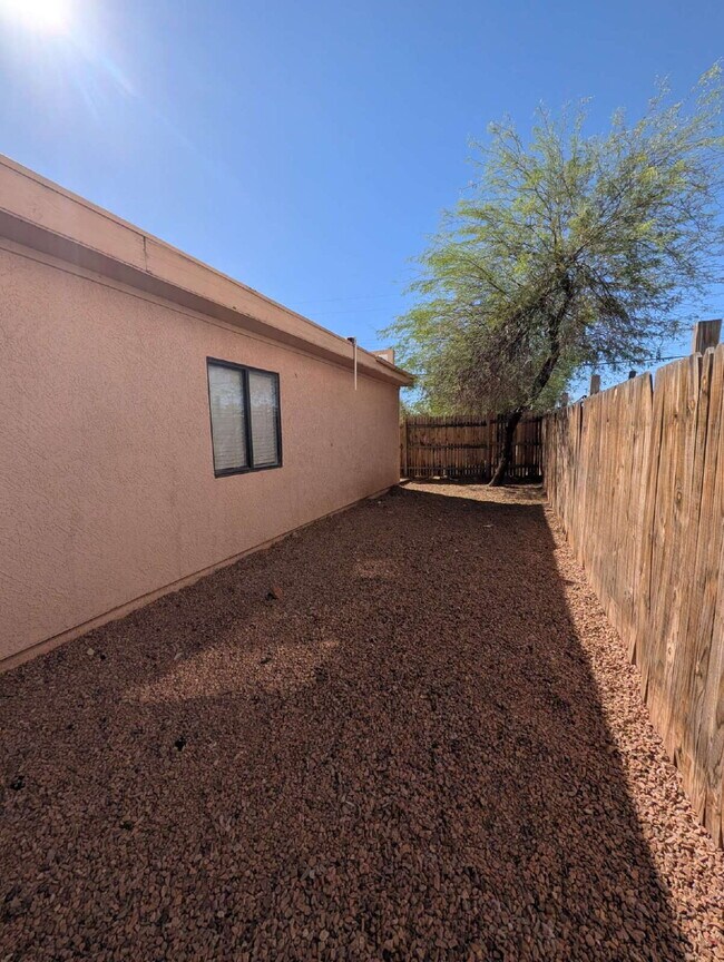 Building Photo - Spacious 2 Bedroom with Private Yard!