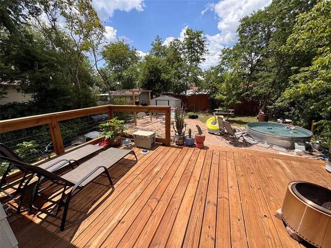 Building Photo - 2321 Lakehurst Dr