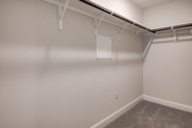 Building Photo - 15610 Ellinger Dr