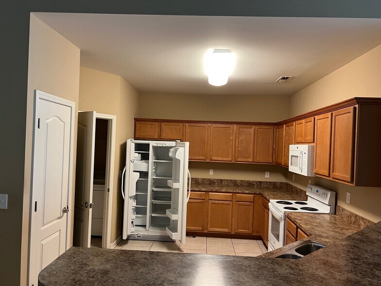 Building Photo - 129 Parmelee Dr