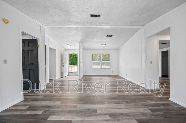 Building Photo - 513 Fairview Dr