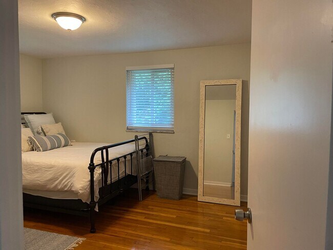 Building Photo - cen47