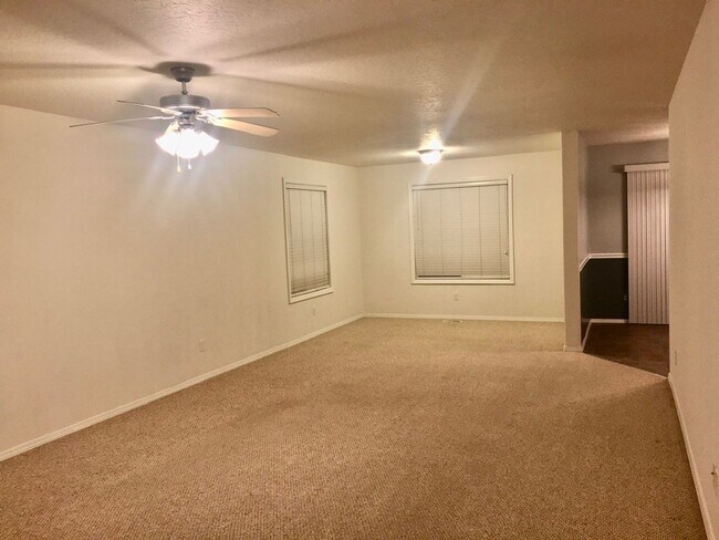 Building Photo - 4-Bedroom Two-Story Home