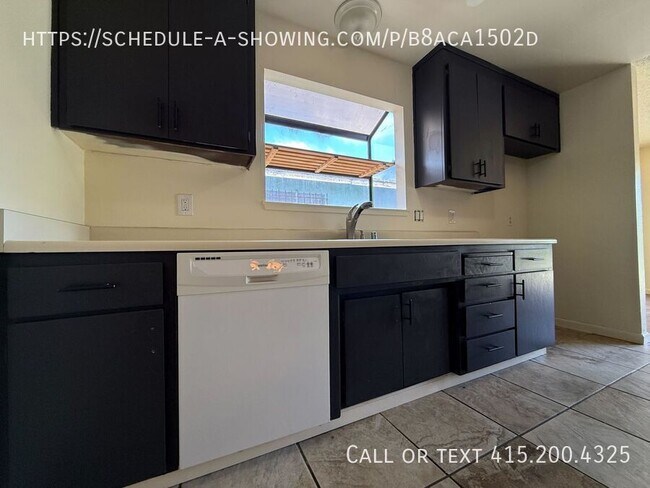 Building Photo - 938 Estrada Ct