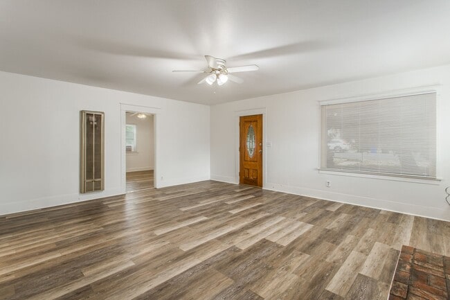Building Photo - Charming 1-bedroom backhouse in Mentone!