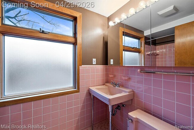 Building Photo - 810 Chestnut St