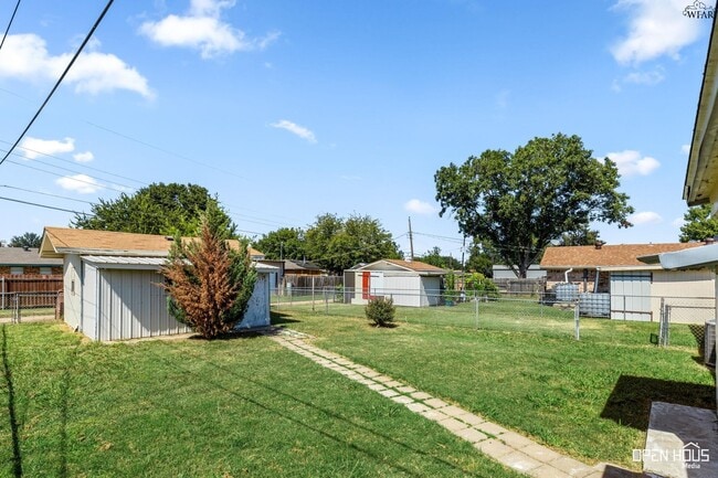 Building Photo - 212 Dirks Dr