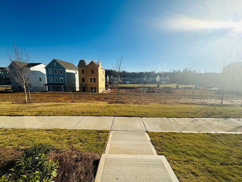 Building Photo - 853 York Aly