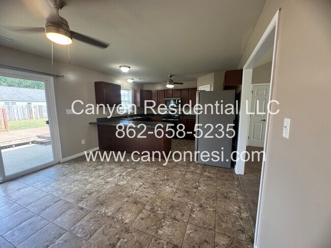 Building Photo - 567 Broad Dr