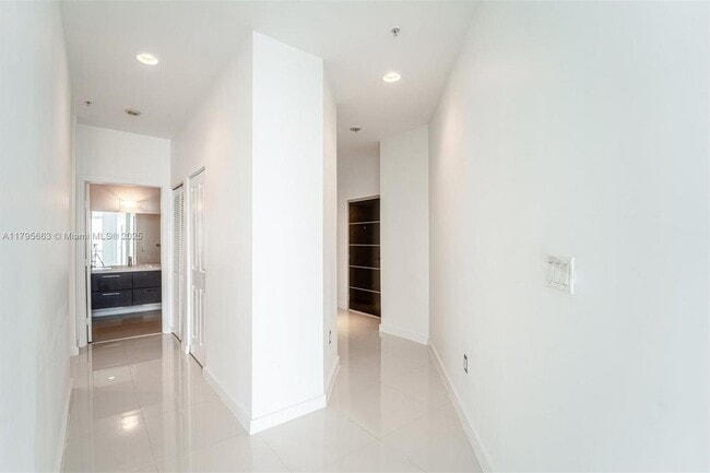Building Photo - 7910 Harbor Island Dr