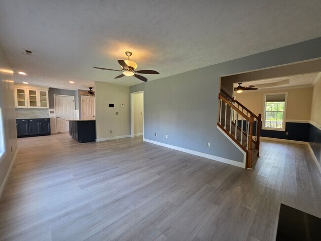 Building Photo - 184 E Ridge Ct