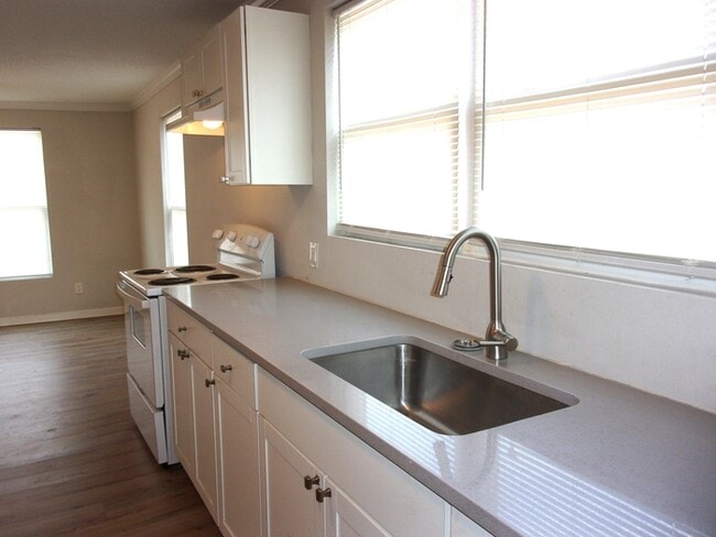 Building Photo - 801 Arlington Ave