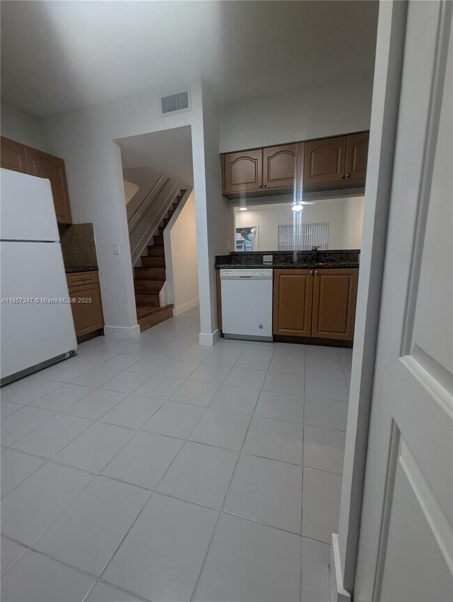 Building Photo - 16661 Hemingway Dr