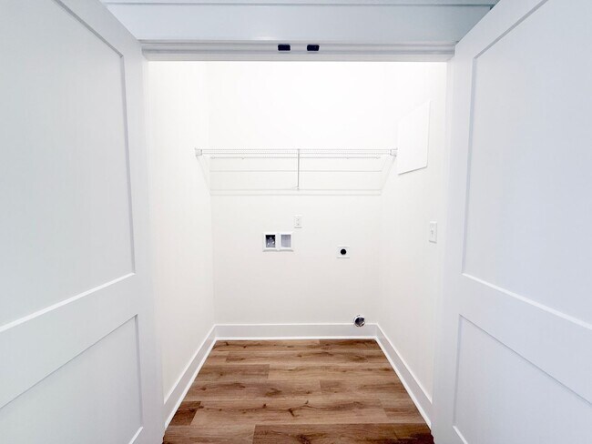 Building Photo - Tristan Style 3-Bedroom w/ Flex Room + Summer Special