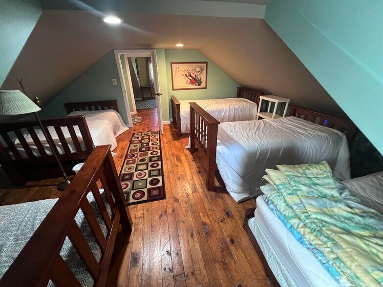 Building Photo - 78 Long Island Rd