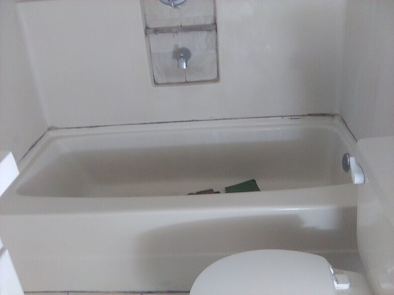 Building Photo - 516 Lincoln Hwy