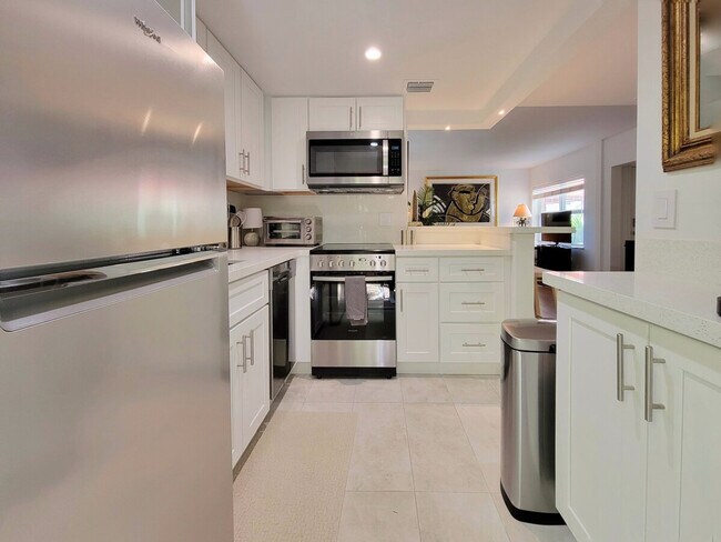 Building Photo - 2908 Bayshore Dr