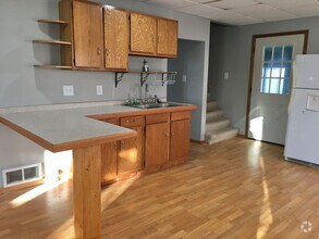 Building Photo - 4 bed 1.5 bath single family home in Rhine...