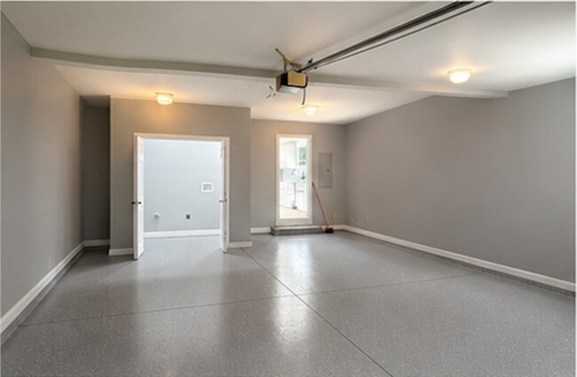 Building Photo - 246 Lynhaven Dr