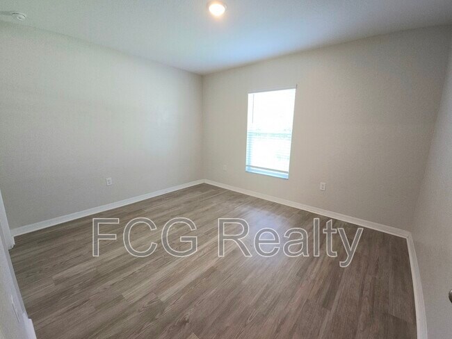 Building Photo - 9809 N Santee Terrace
