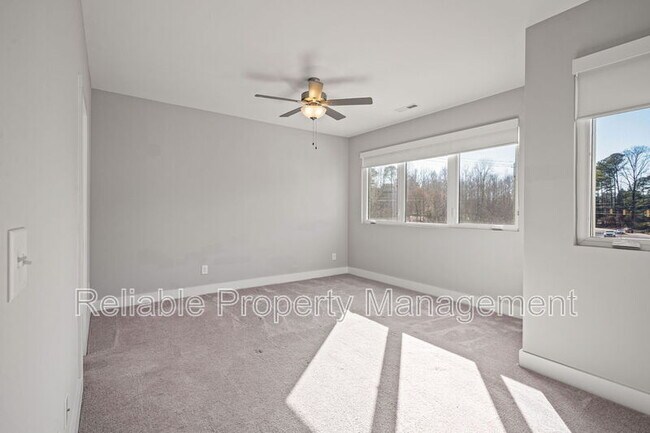 Building Photo - 41 N Laird Dr