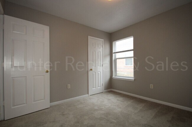 Building Photo - Cove Duplex