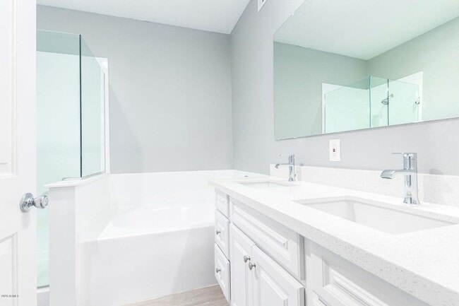 Building Photo - 3 bed remodeled  Old Town condo w/garage