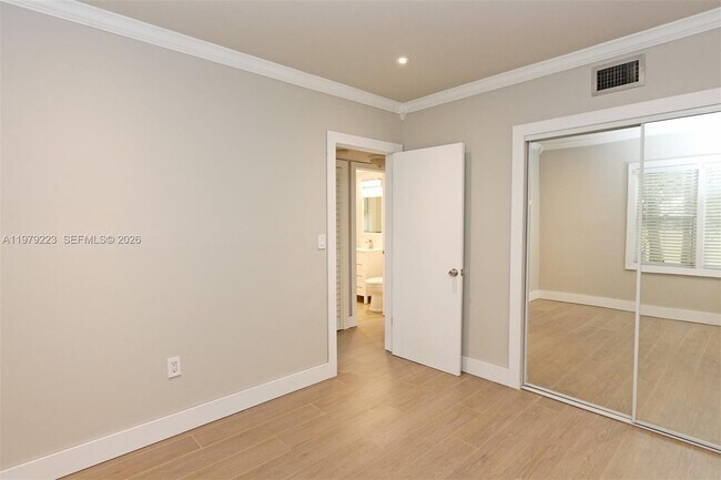 Building Photo - 3395 Franklin Ave