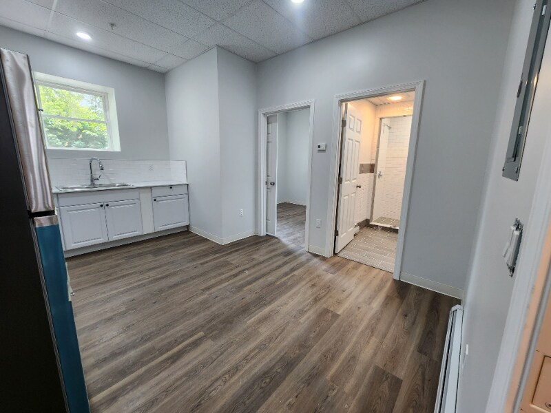 Building Photo - 151 S Main St