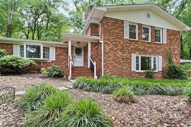 Building Photo - 1024 Timber Lake Dr