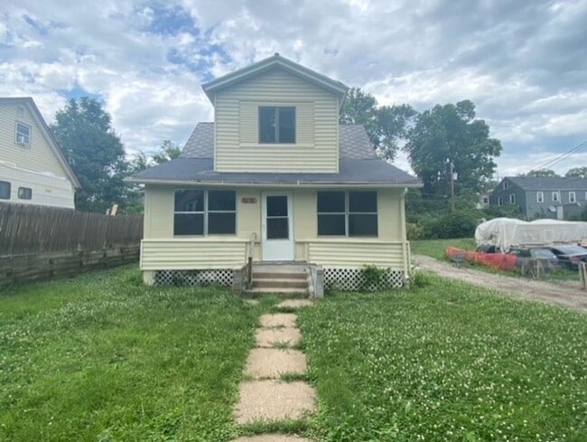 Primary Photo - Fully Remodeled 3 Bed 1 Bath!!