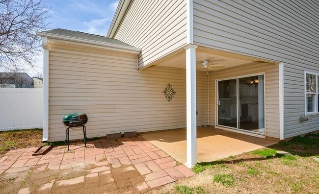 Building Photo - 612 Spanish Oak Dr
