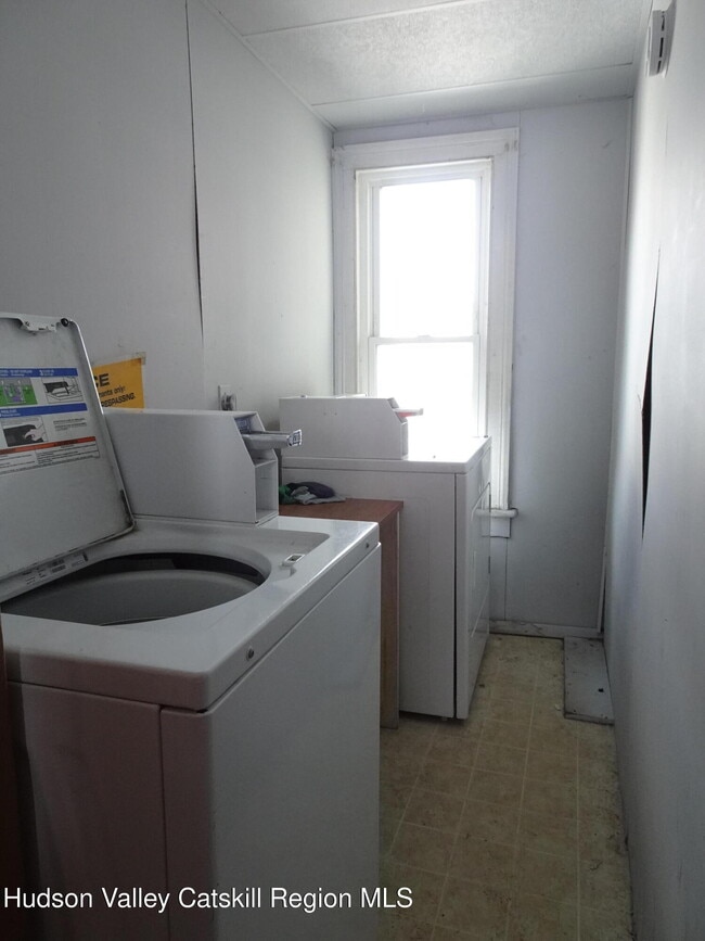 Building Photo - 921-923-923 Columbia St