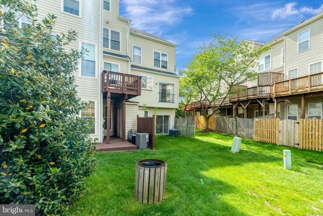 Building Photo - 13051 Park Crescent Cir