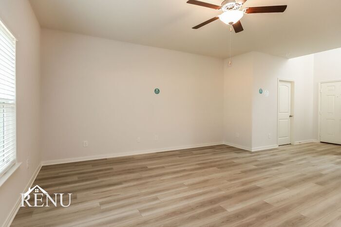 Building Photo - 10466 Sweetwater Creek Dr