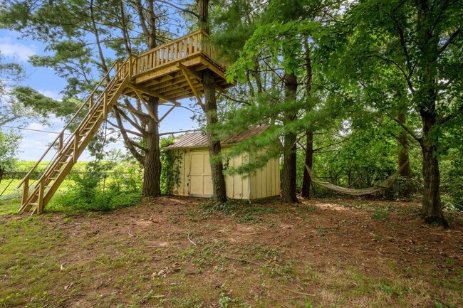 Building Photo - Beautiful Brick Ranch Home in Franklin