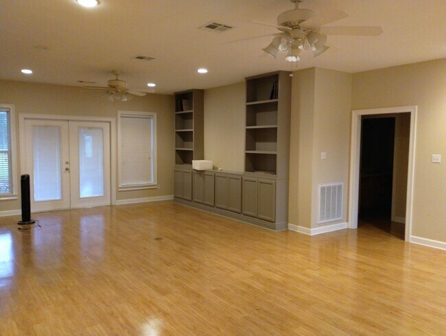 Building Photo - 292 Pershing Loftin Rd