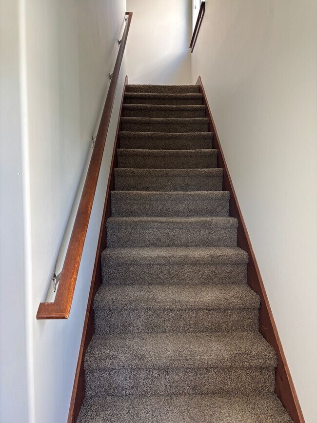 Building Photo - FIRST MONTH'S RENT 1/2 PRICE!!!