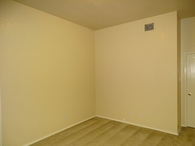 Building Photo - 6046 Mountain Meadow