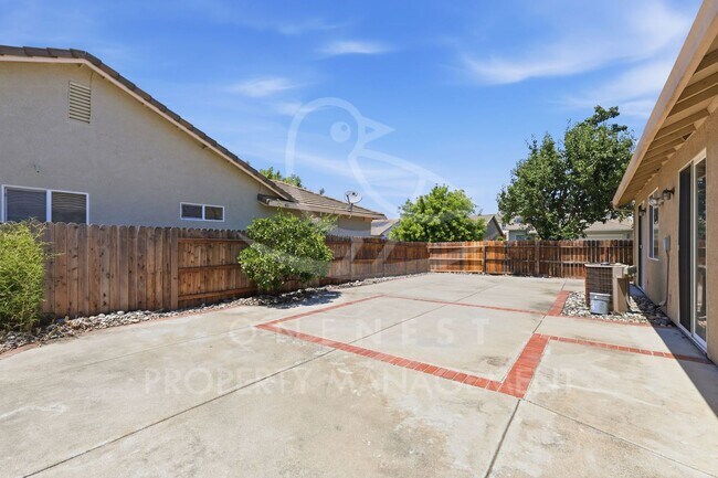 Building Photo - 3518 Garden Rose Dr