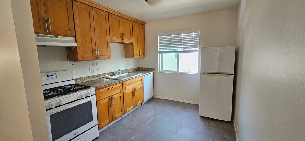 Building Photo - 2925 Dohr St