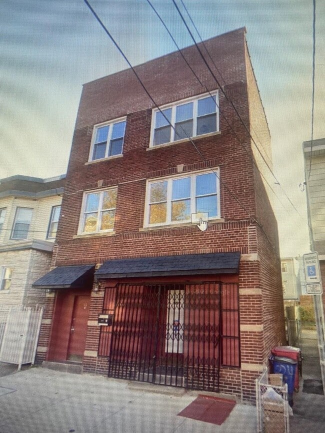 Building Photo - 99 Stuyvesant Ave