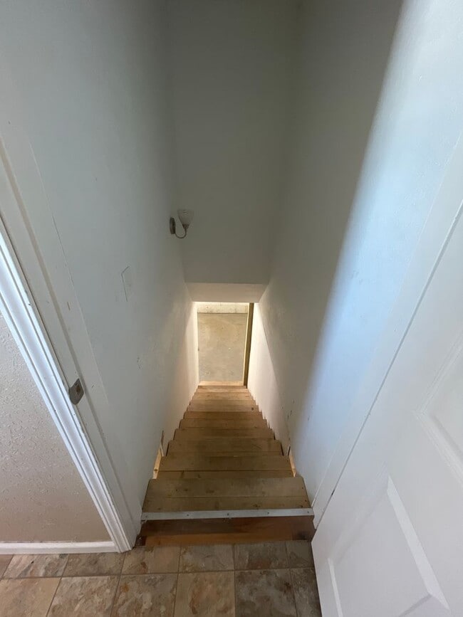 Building Photo - House- NW