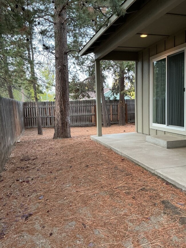 Building Photo - 16662 Shaw Pine Ct