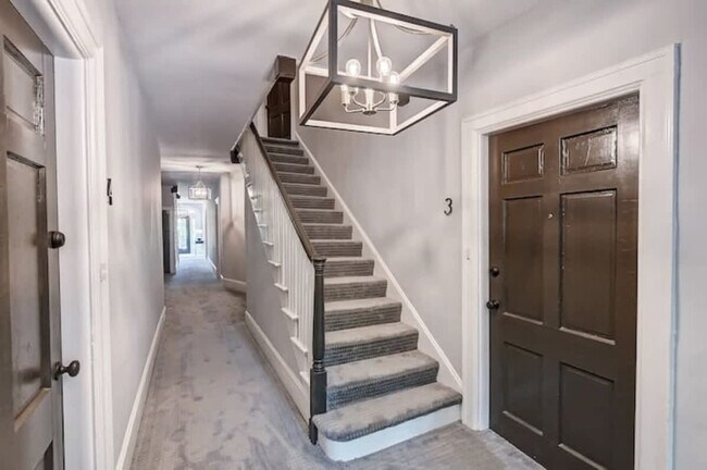 Building Photo - 518 Lamar Ave