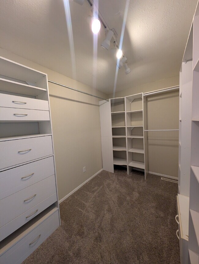 Building Photo - 1175 E Dry Creek Pl